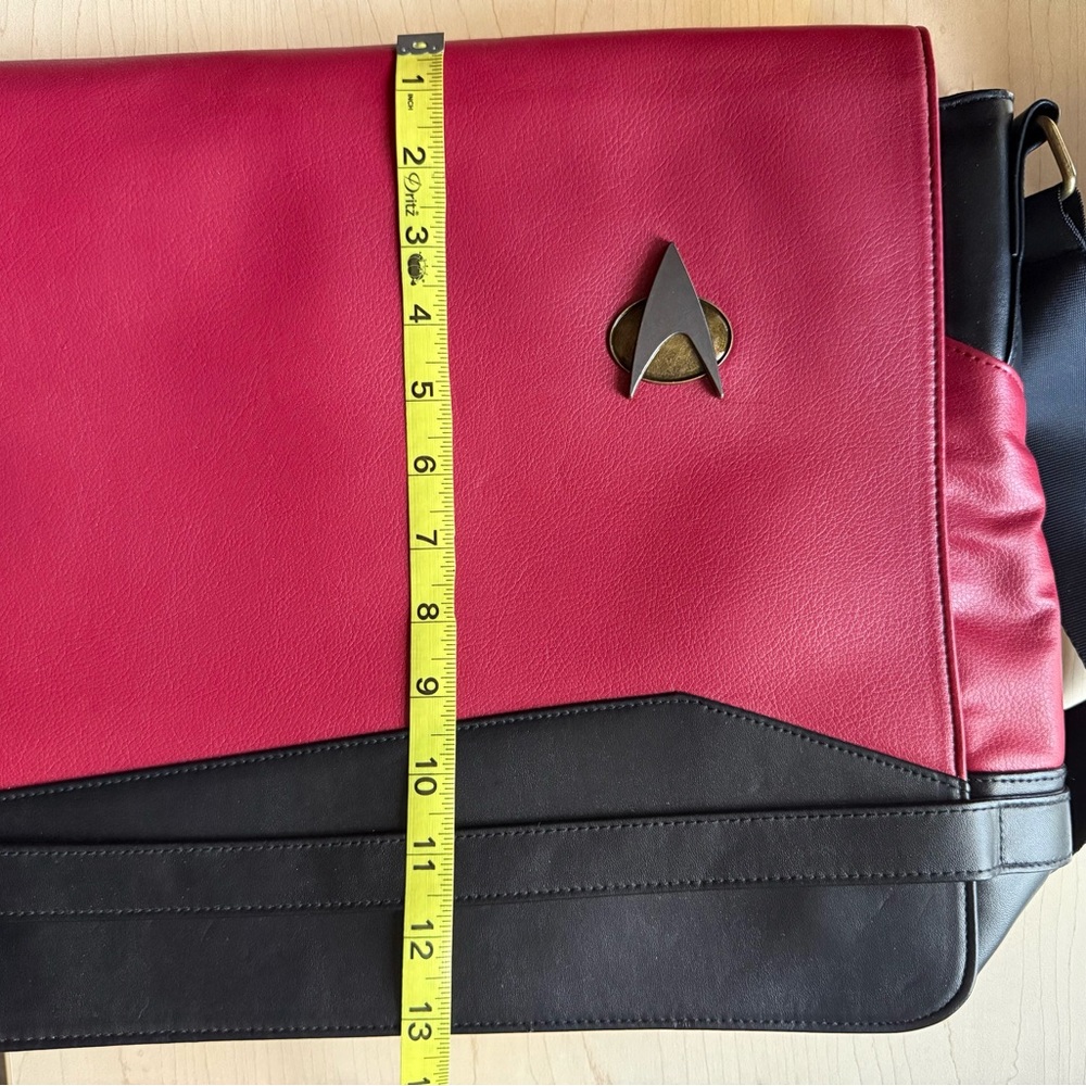 Star Trek: The Next Generation Laptop Messenger Bag (Command Red) - Picture 8 of 9